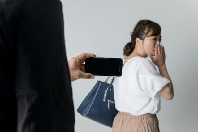 盗撮で示談しないとどうなる？示談金相場や高額化の要因、示談の流れまで徹底解説