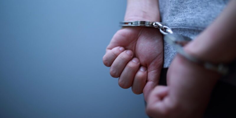 家族 逮捕