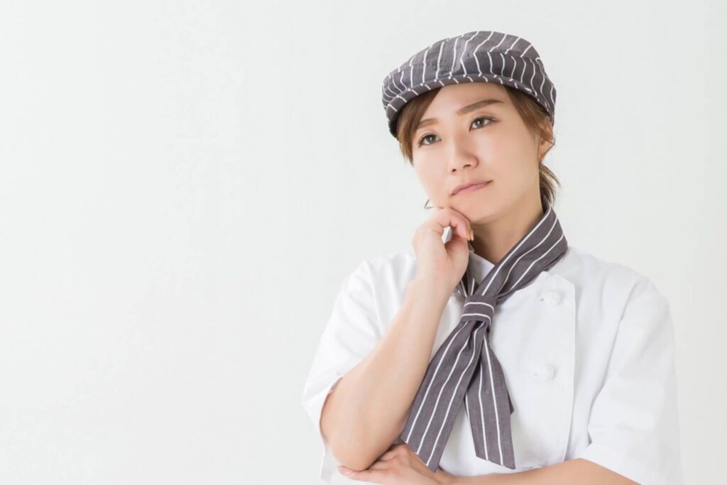 飲食店からの転職は厳しいのか？スキルが活かせる業界と成功のポイントを解説